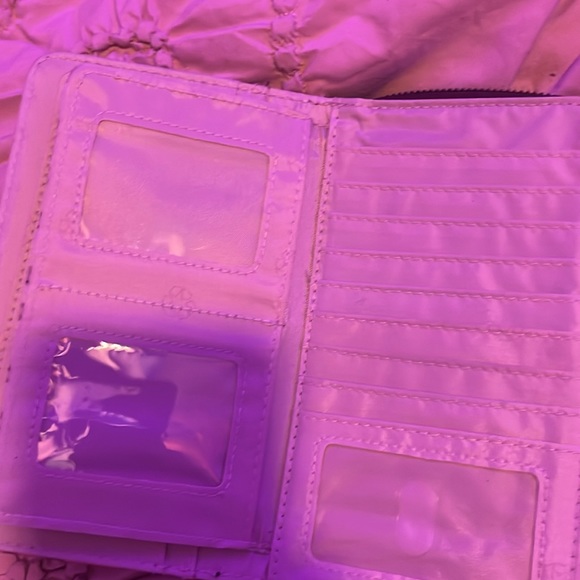 Cute wallet with multiple pockets. - Picture 3 of 5